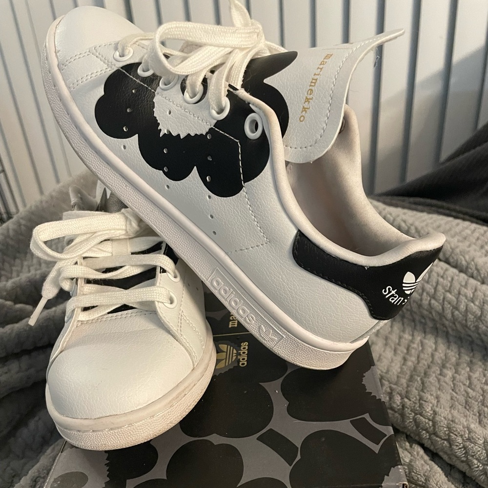 adidas Originals x Marimekko White Sneakers with Black Floral Print - Picture 2 of 10